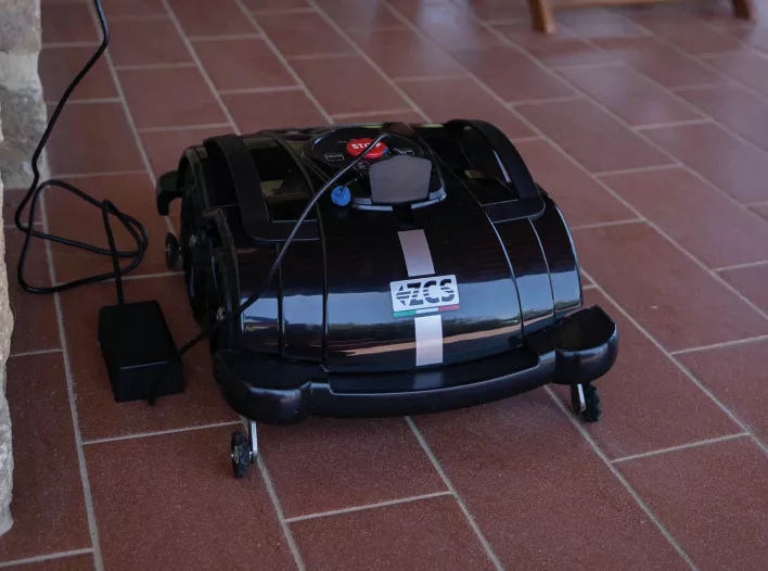Techline robotfűnyírók - Techline EASY TECH S6 Robotfűnyíró Nem igényel telepítést! A kiskertek érintetlen állapotban tartása még soha nem volt ilyen egyszerű  