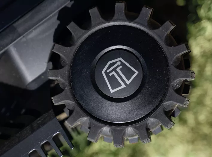 Techline robotfűnyírók - Techline NEXTTECH LX2.5 Robotfűnyíró Kompakt és megbízható, közepes méretű kertekhez Az innovatív NEXTTECH termékcsalád része az X2.5 modell, amelyet közepes mé 