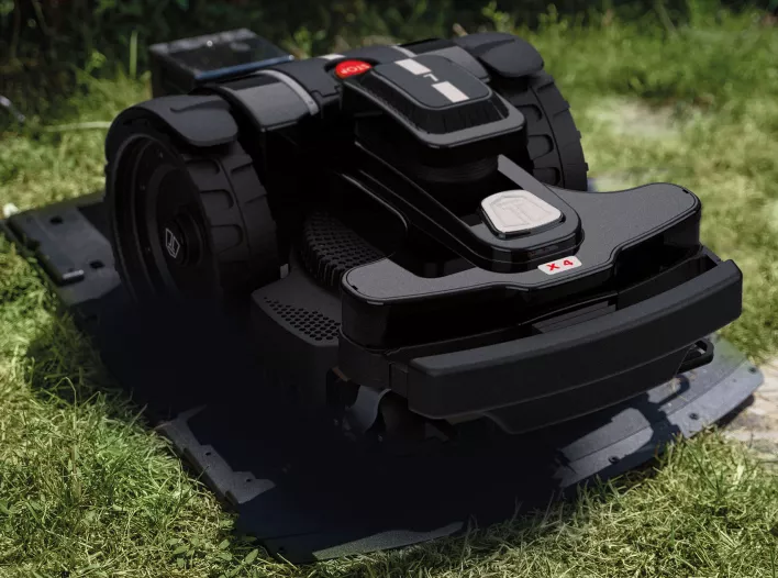 Techline robotfűnyírók - Techline NEXTTECH LX4 Robotfűnyíró Rugalmasság és technológia a legmagasabb szinten. A NEXTTECH L X4, egységet úgy tervezték, hogy a modularitás és a rugalmas h 