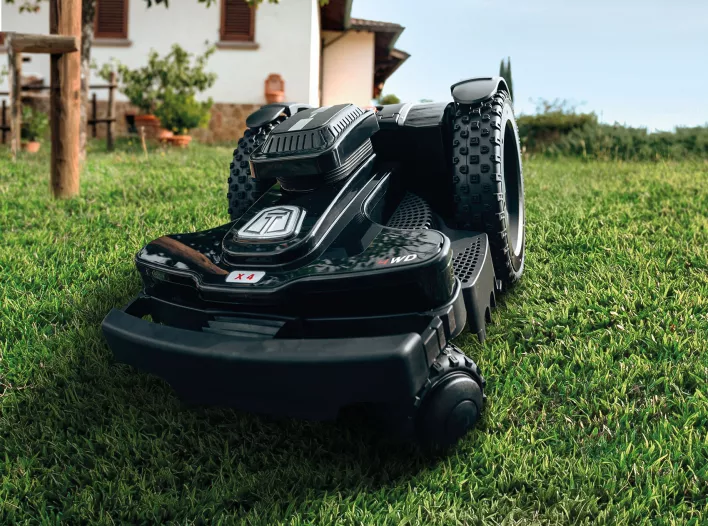 Techline robotfűnyírók - Techline NEXTTECH LX4 4WD Robotfűnyíró Született hegymászó,sokoldalú, csuklós kialakítással A NEXTTECH L X4, egységet úgy tervezték, hogy a modularitás és a rugalmas h 